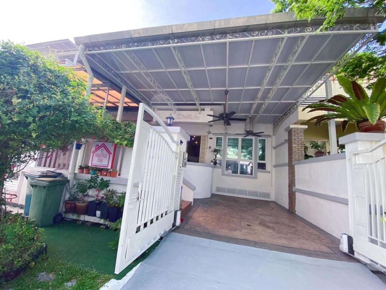 Nautilus Bay Home Inn George Town Exterior photo